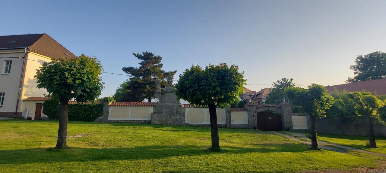 Apartmany Ve Starem Pivovaru Malesov Exteriör bild
